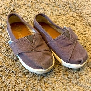 Toms slip on